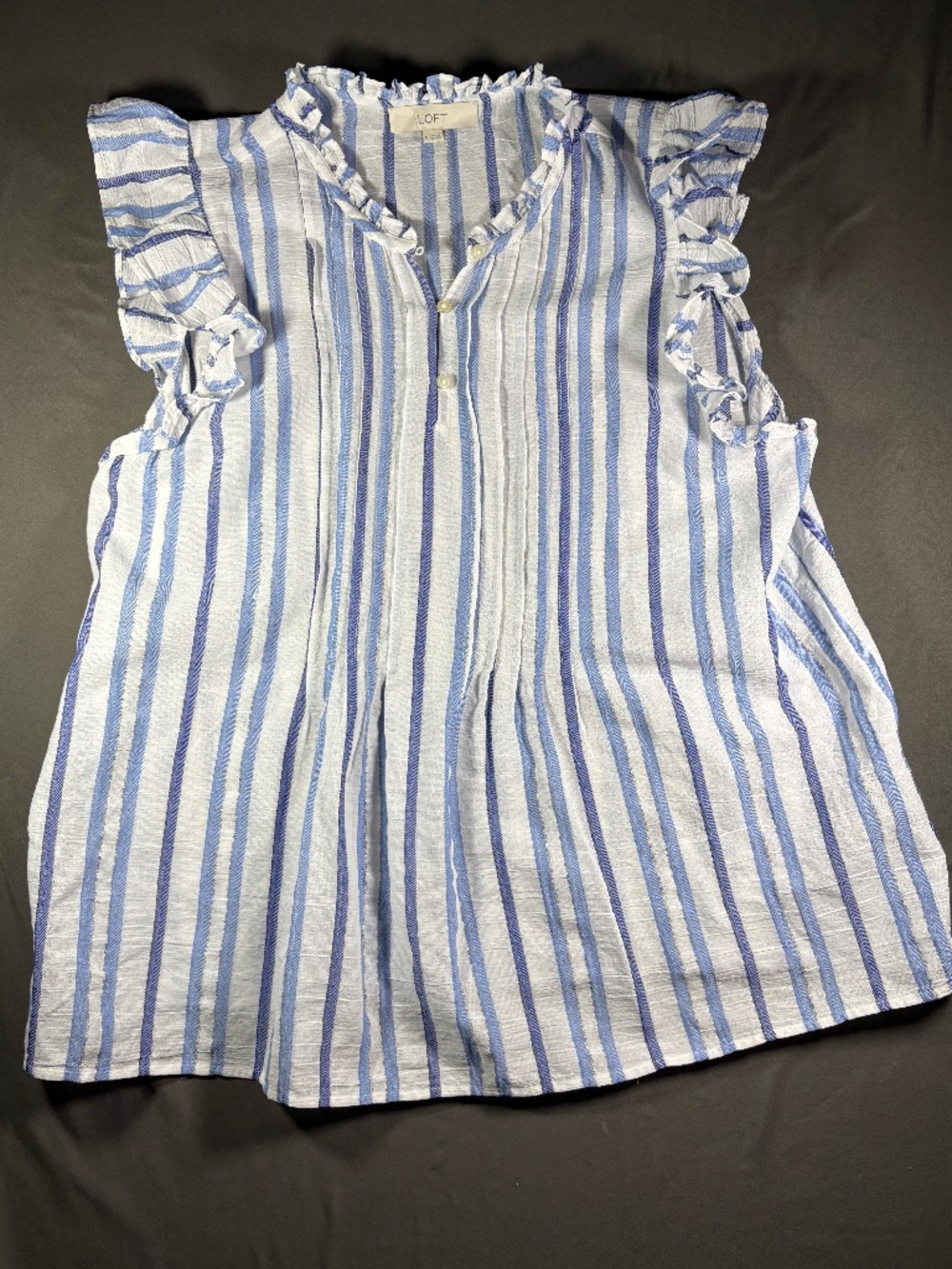 Women's XL LOFT Sleeveless, Pintuck Blouse with Ruffled Detail